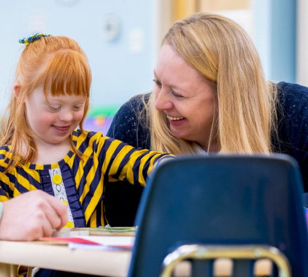 Formas prácticas de adaptar su currículo para niños neurodivergentes